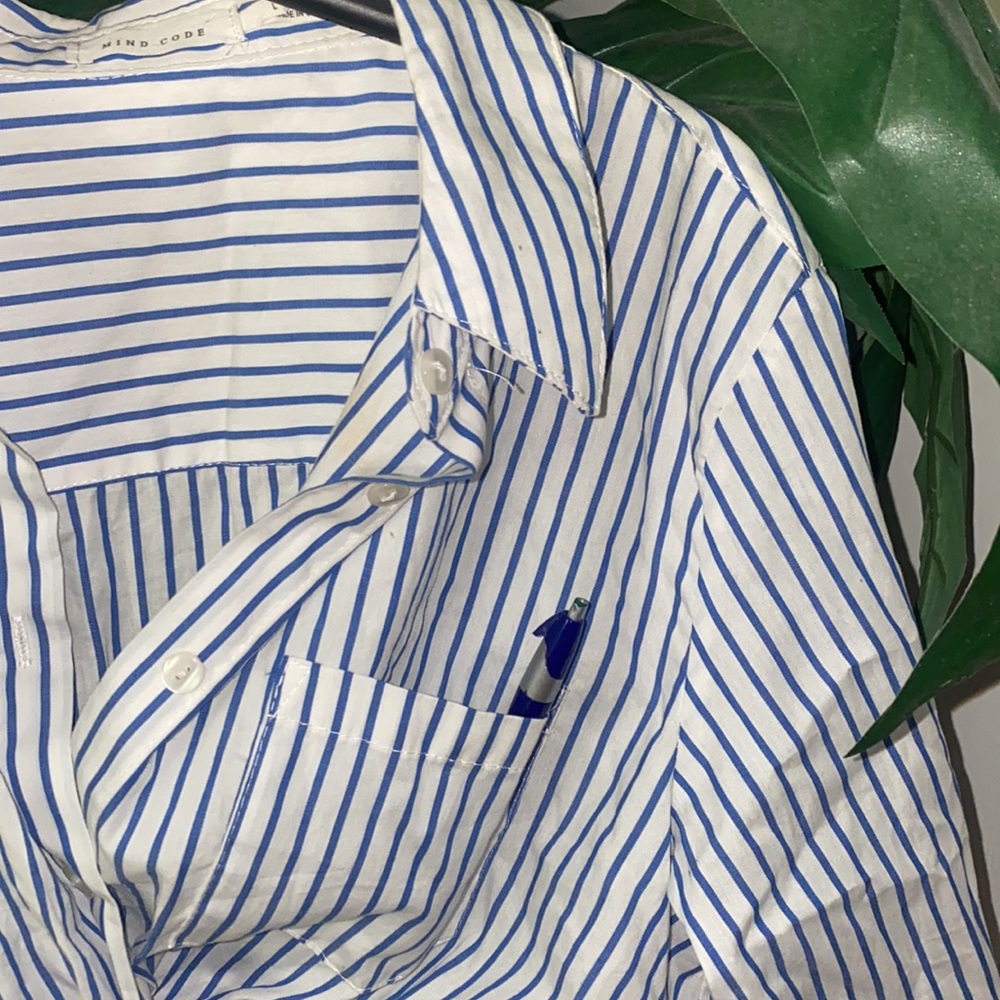 Mind code
Size L
Crop top
Button up - Picture 4 of 6